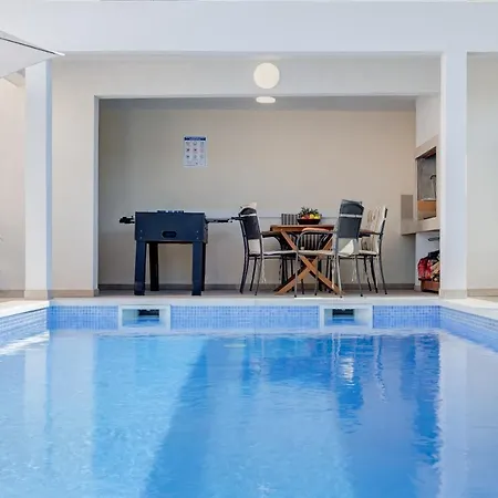 Renata + Private Swimming Pool In Appartement