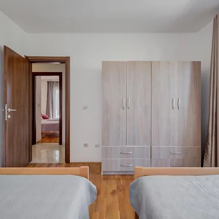 Appartement Renata + Private Swimming Pool In Split