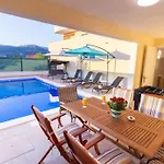 Renata + Private Swimming Pool In Apartmán