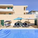 Renata + Private Swimming Pool In