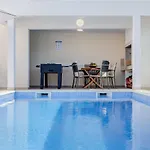 Renata + Private Swimming Pool In Apartmán