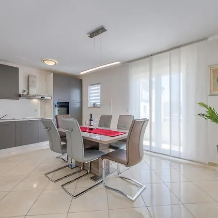 شقة Renata + Private Swimming Pool In *