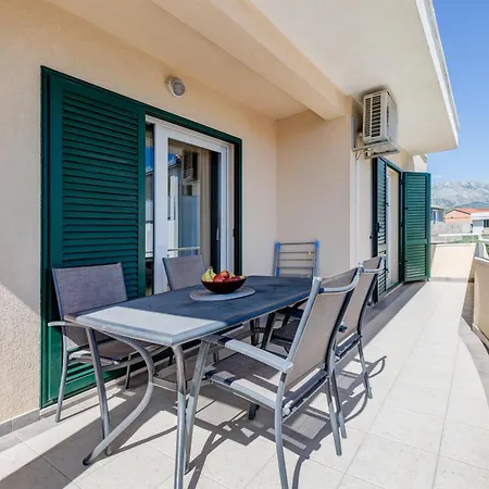 Renata + Private Swimming Pool In سبليت