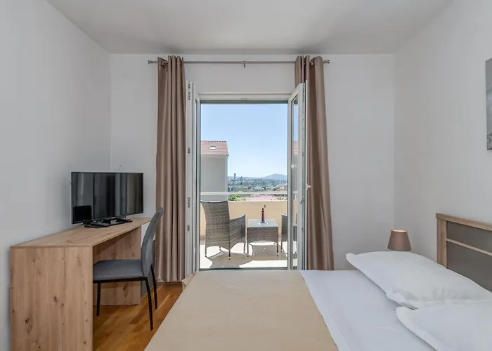 Renata + Private Swimming Pool In Apartman