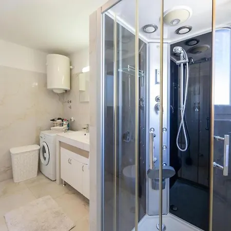 Appartement Renata + Private Swimming Pool In