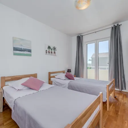 Renata + Private Swimming Pool In Appartement *
