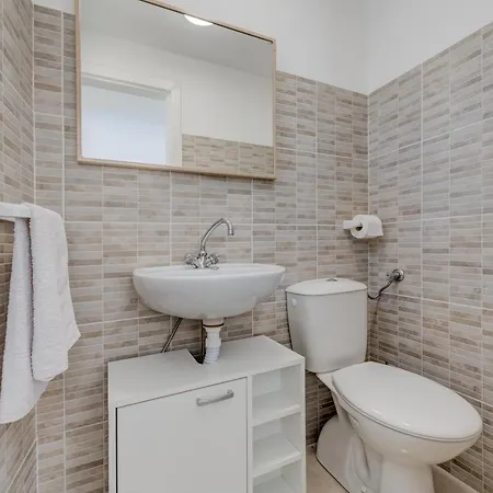 Apartman Renata + Private Swimming Pool In