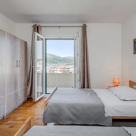 Renata + Private Swimming Pool In Appartement Split