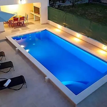 Renata + Private Swimming Pool In * Σπλιτ