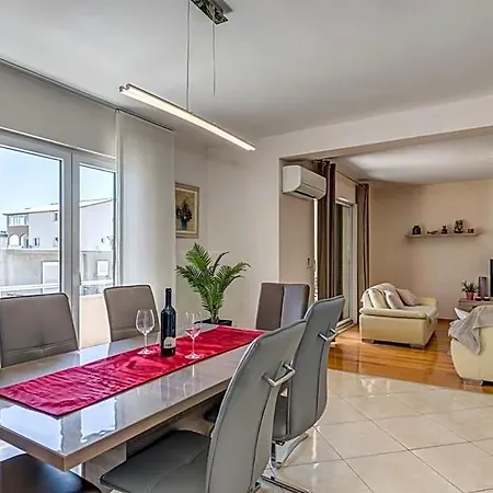 Διαμέρισμα Renata + Private Swimming Pool In