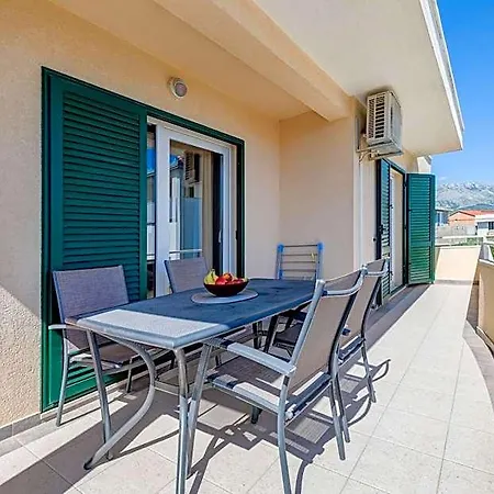 Renata + Private Swimming Pool In Διαμέρισμα *