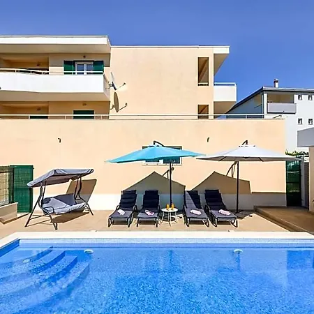 Renata + Private Swimming Pool In Διαμέρισμα