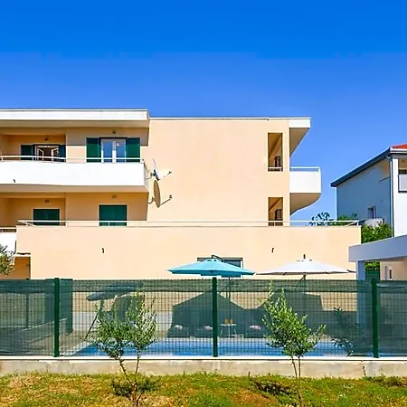 Renata + Private Swimming Pool In Διαμέρισμα *