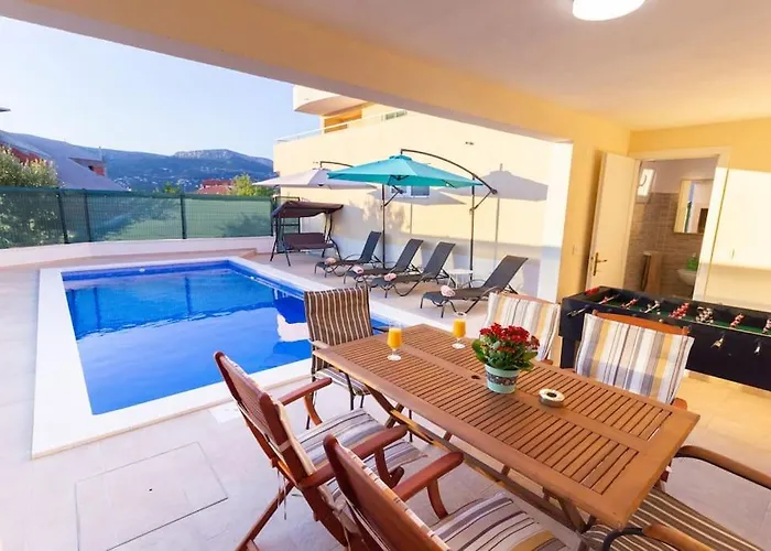 Renata + Private Swimming Pool In Appartement