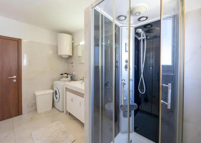 Appartement Renata + Private Swimming Pool In