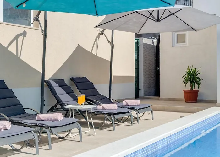 Appartement Renata + Private Swimming Pool In *