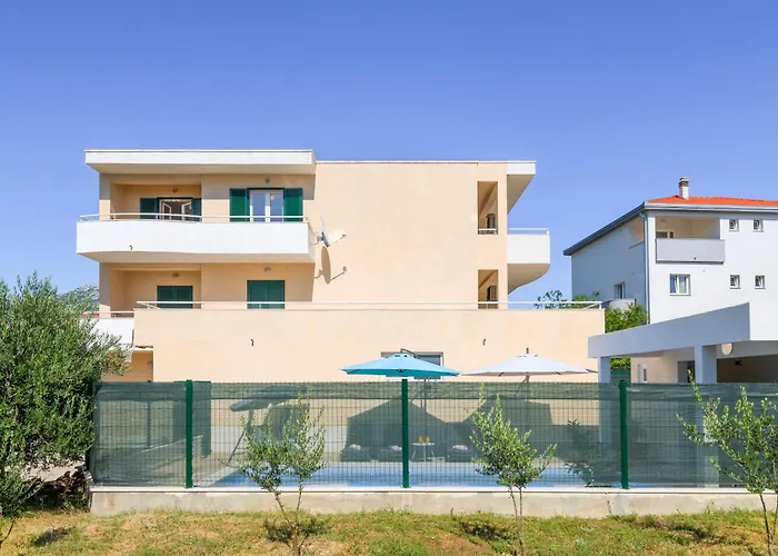 Appartement Renata + Private Swimming Pool In Split