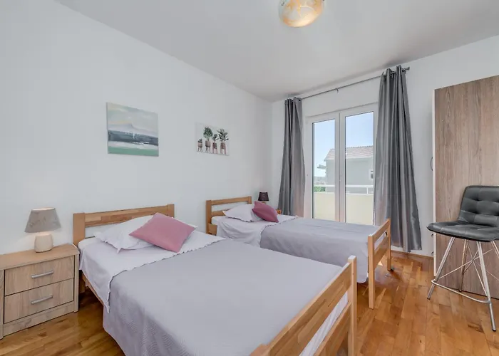 Renata + Private Swimming Pool In Appartement *
