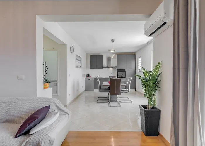 Apartment Renata + Private Swimming Pool In *