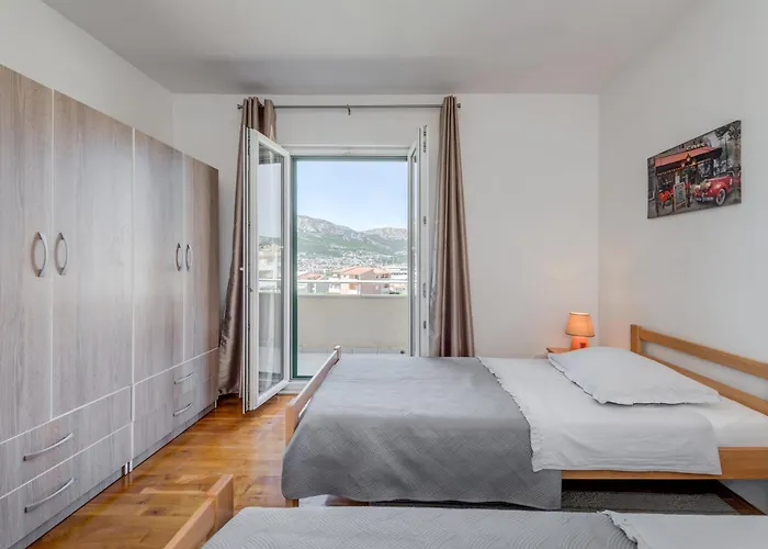 Renata + Private Swimming Pool In Appartement Split