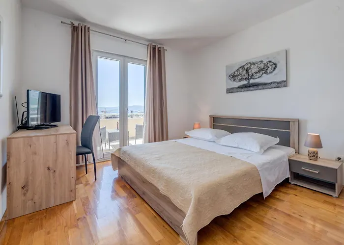 Renata + Private Swimming Pool In * Split