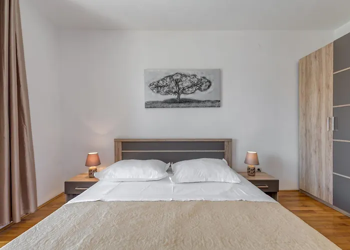 Appartement Renata + Private Swimming Pool In