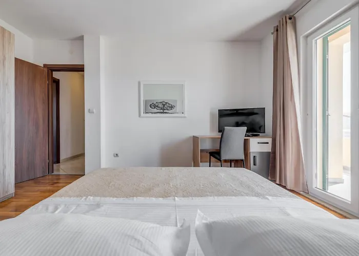 Appartement Renata + Private Swimming Pool In
